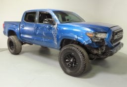 2017 Toyota Tacoma TRD Off-Road - Image 2