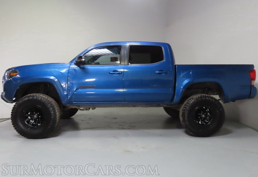 2017 Toyota Tacoma TRD Off-Road - Image 5