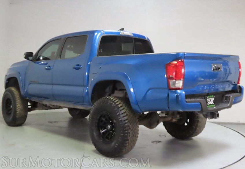 2017 Toyota Tacoma TRD Off-Road - Image 9