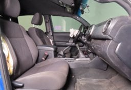 2017 Toyota Tacoma TRD Off-Road - Image 29
