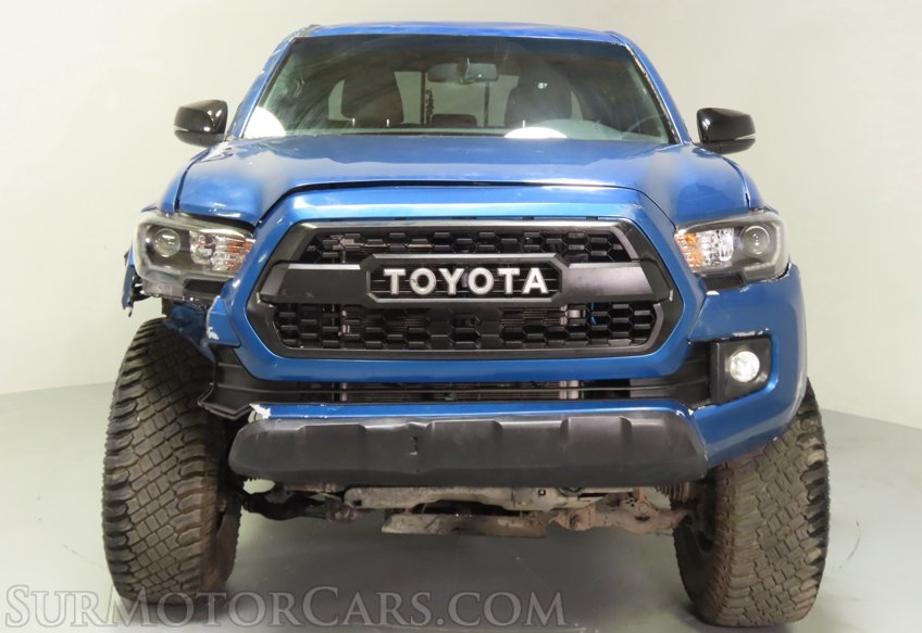 2017 Toyota Tacoma TRD Off-Road - Image 12