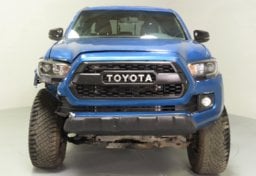 2017 Toyota Tacoma TRD Off-Road - Image 12
