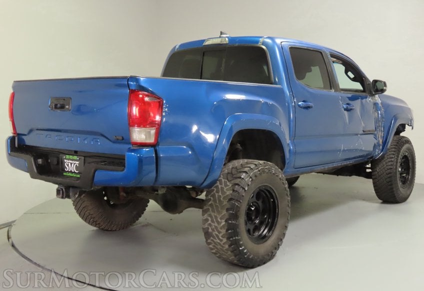 2017 Toyota Tacoma TRD Off-Road - Image 9