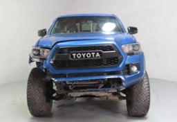 2017 Toyota Tacoma TRD Off-Road - Image 12