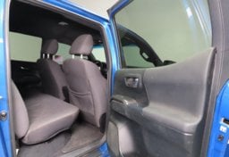 2017 Toyota Tacoma TRD Off-Road - Image 23