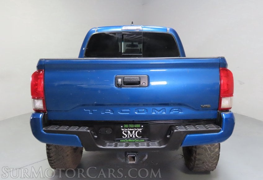 2017 Toyota Tacoma TRD Off-Road - Image 11