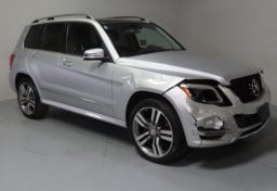 2014 Mercedes-Benz GLK 350W2 - Image 2