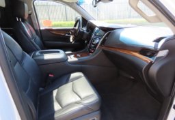 2016 Cadillac Escalade Luxury Collection - Image 56