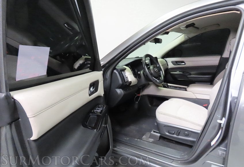2022 Nissan Pathfinder SV - Image 16