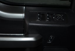 2017 Ford F-150 4x4 XLT - Image 38