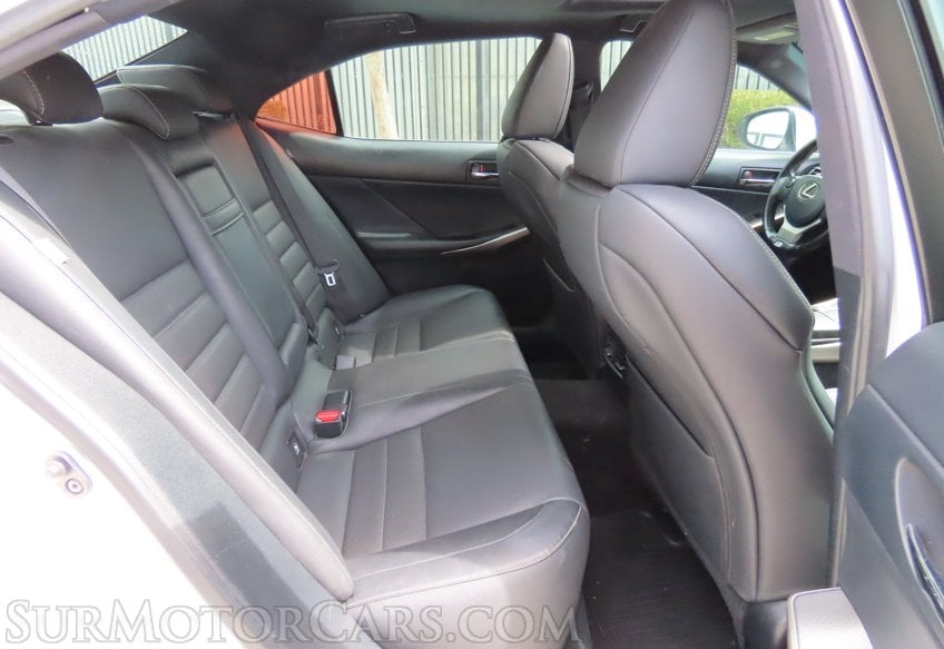 2016 Lexus IS 200t - Image 15