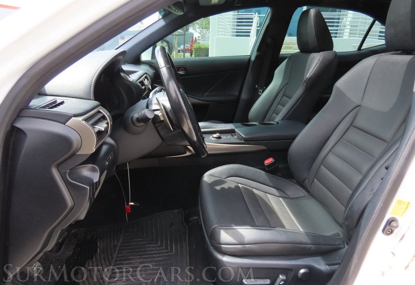 2016 Lexus IS 200t - Image 36