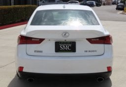 2016 Lexus IS 200t - Image 8