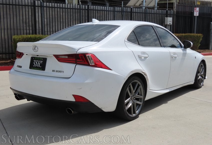 2016 Lexus IS 200t - Image 9