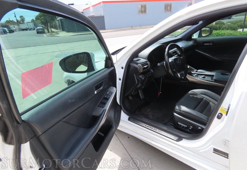 2016 Lexus IS 200t - Image 34