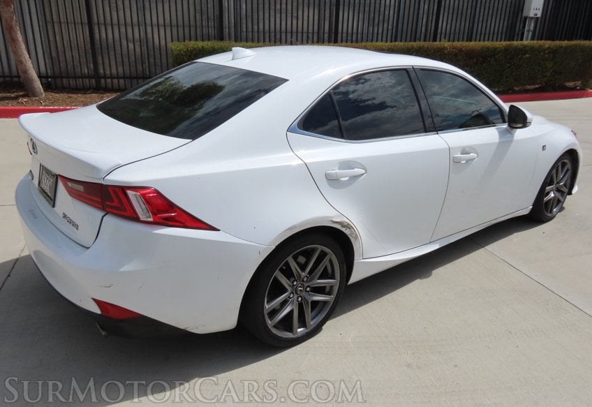 2016 Lexus IS 200t - Image 10