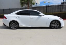 2016 Lexus IS 200t - Image 11