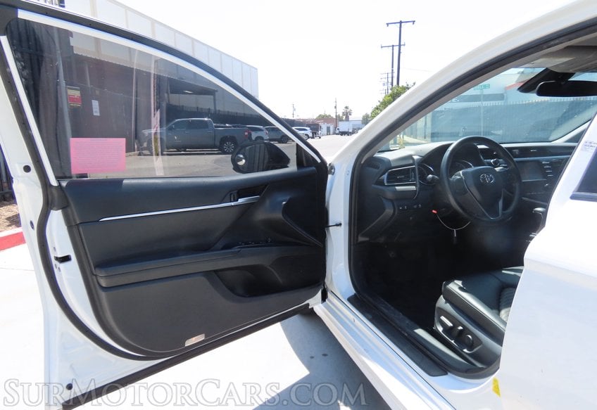 2019 Toyota Camry SE - Image 16
