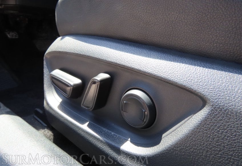 2019 Toyota Camry SE - Image 32