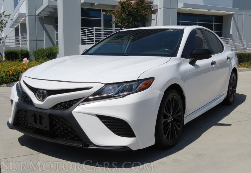 2019 Toyota Camry SE - Image 4
