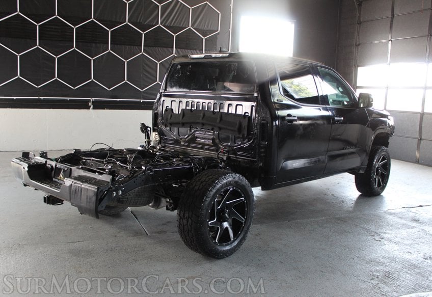2024 Toyota Tundra 4x4 SR5 - Image 7