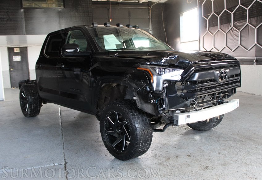 2024 Toyota Tundra 4x4 SR5 - Image 3