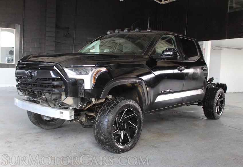 2024 Toyota Tundra 4x4 SR5 - Image 4