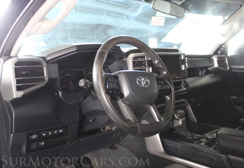 2024 Toyota Tundra 4x4 SR5 - Image 29