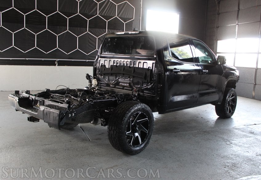 2024 Toyota Tundra 4x4 SR5 - Image 5