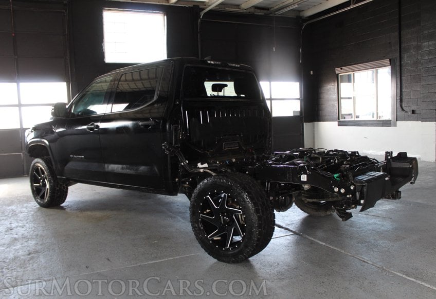 2024 Toyota Tundra 4x4 SR5 - Image 8