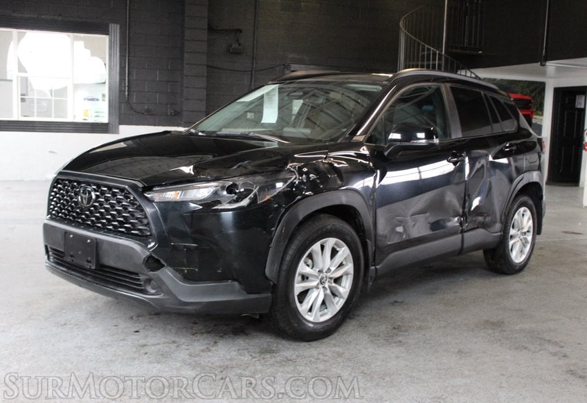 2024 Toyota Corolla Cross AWD LE - Image 2