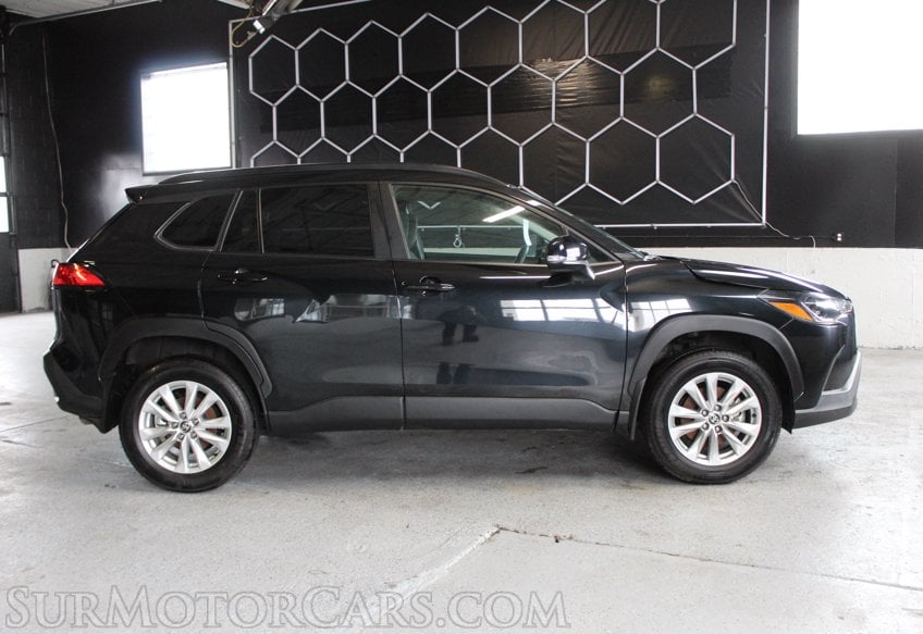 2024 Toyota Corolla Cross AWD LE - Image 5