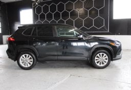 2024 Toyota Corolla Cross AWD LE - Image 5