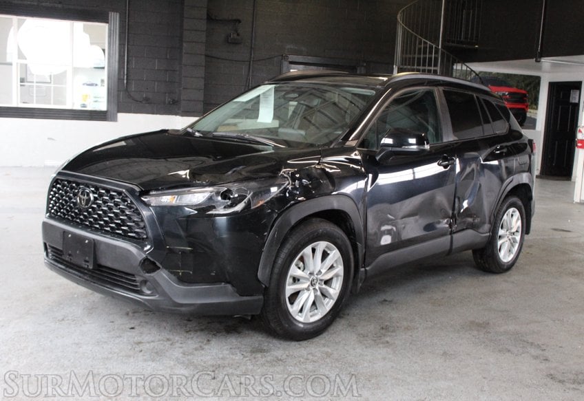 2024 Toyota Corolla Cross AWD LE - Image 4