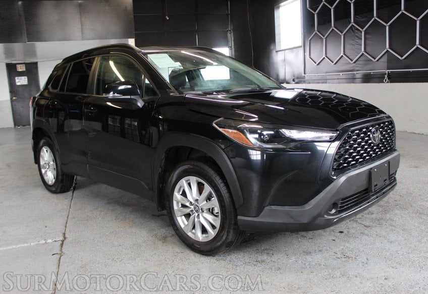 2024 Toyota Corolla Cross AWD LE - Image 3