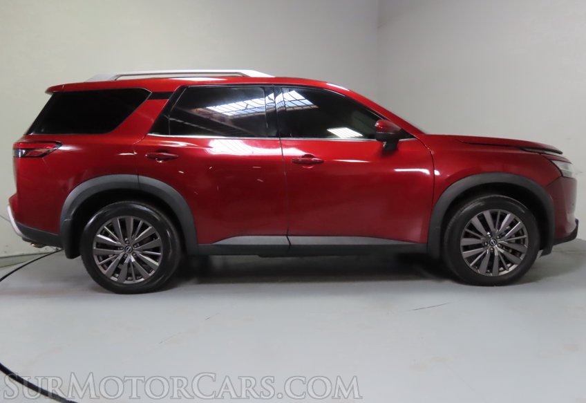 2023 Nissan Pathfinder AWD SL - Image 5