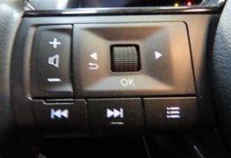 2023 Nissan Pathfinder AWD SL - Image 15