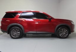 2023 Nissan Pathfinder AWD SL - Image 6