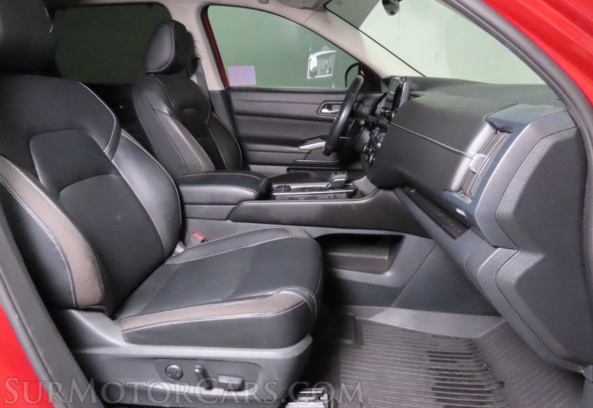 2023 Nissan Pathfinder AWD SL - Image 46