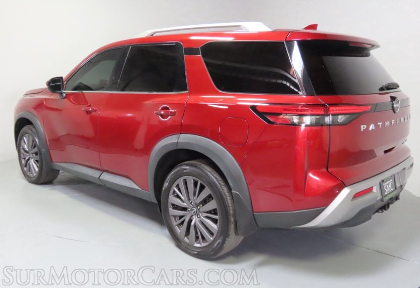 2023 Nissan Pathfinder AWD SL - Image 8