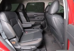 2023 Nissan Pathfinder AWD SL - Image 50