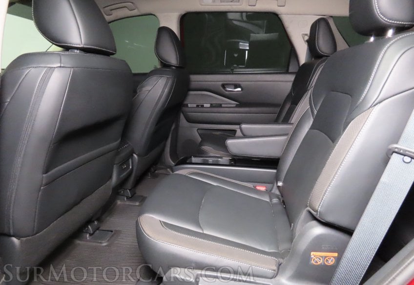 2023 Nissan Pathfinder AWD SL - Image 26