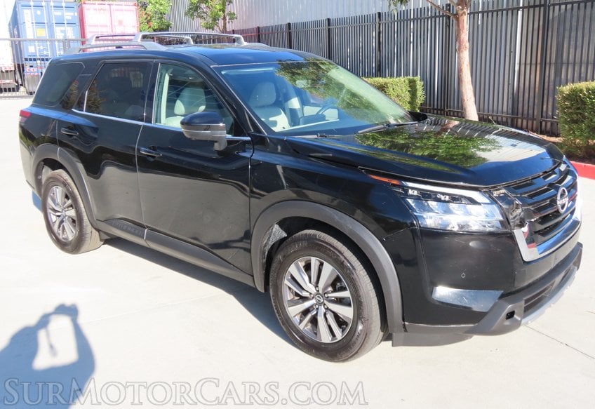2023 Nissan Pathfinder SL - Image 2