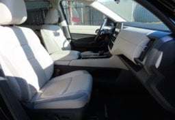 2023 Nissan Pathfinder SL - Image 41