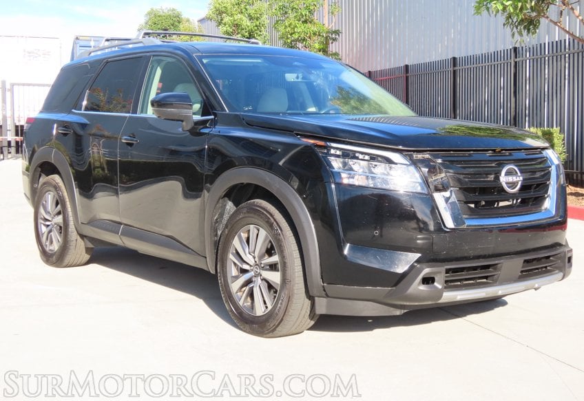 2023 Nissan Pathfinder SL - Image 4