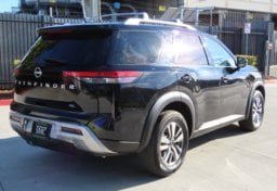 2023 Nissan Pathfinder SL - Image 8