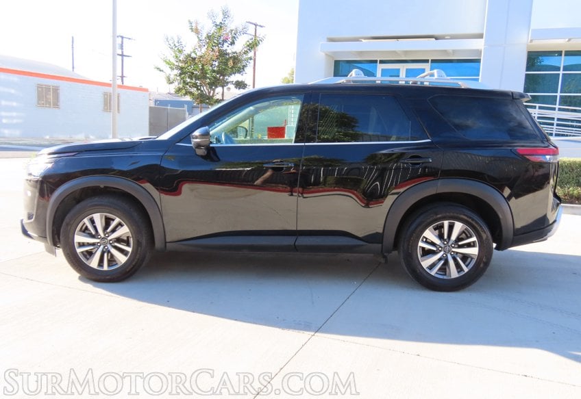 2023 Nissan Pathfinder SL - Image 5