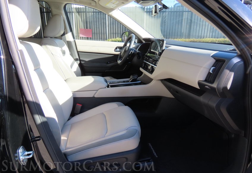 2023 Nissan Pathfinder SL - Image 39