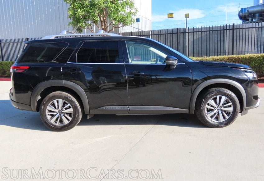 2023 Nissan Pathfinder SL - Image 6