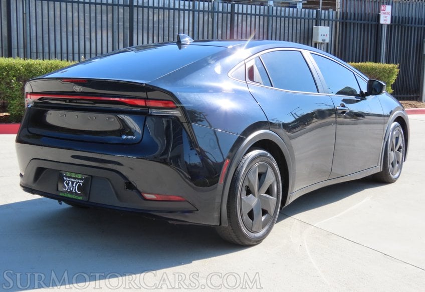 2024 Toyota Prius LE - Image 8